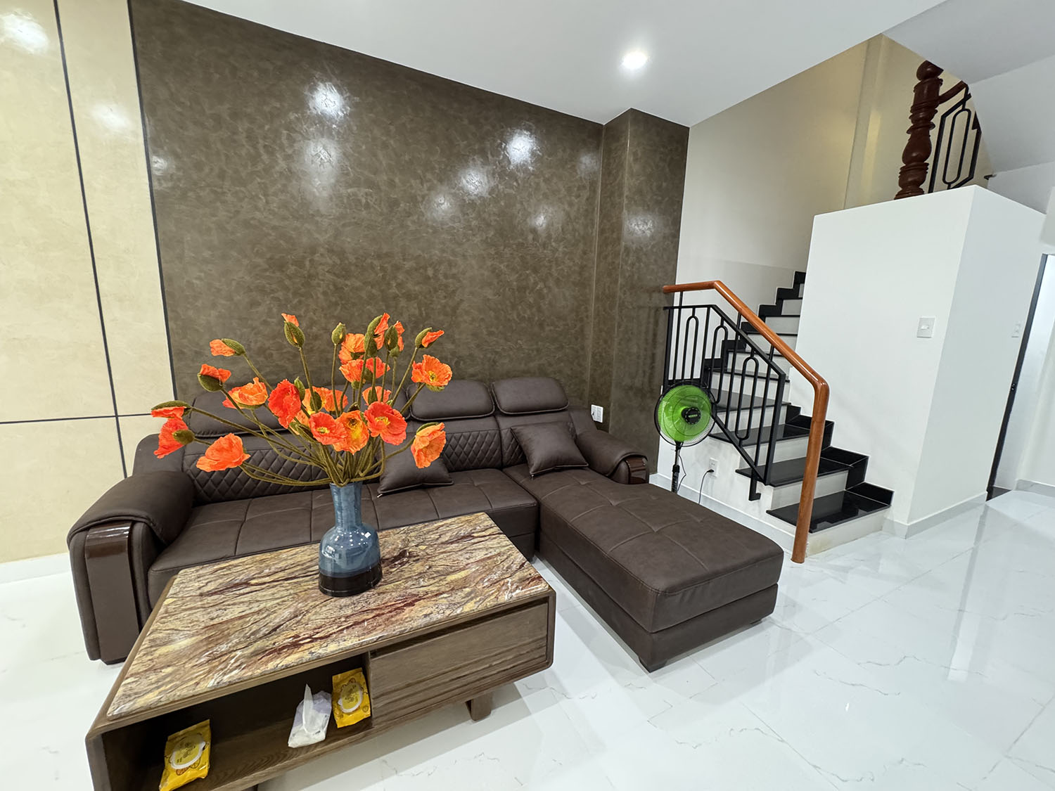 Nhà phố 3 lầu thiết kế Singapore đẹp lung linh full nội thất cao cấp hẻm xe hơi Khu VIP Quang Trung